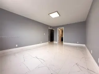 Propiedad de alquiler con 3 dormitorios y 2 baños en Sunny Isles Beach