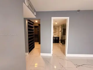 Propiedad de alquiler con 3 dormitorios y 2 baños en Sunny Isles Beach