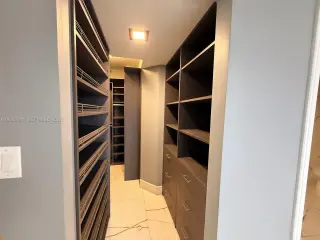 Propiedad de alquiler con 3 dormitorios y 2 baños en Sunny Isles Beach