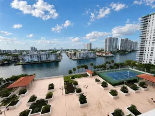 Propiedad de alquiler con 3 dormitorios y 2 baños en Sunny Isles Beach