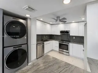 Propiedad de alquiler con 3 dormitorios y 2 baños en Sunny Isles Beach