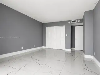 Propiedad de alquiler con 3 dormitorios y 2 baños en Sunny Isles Beach