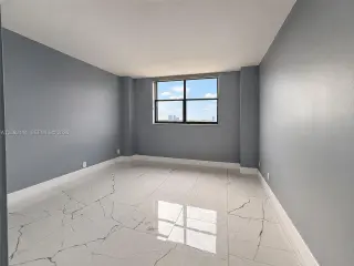 Propiedad de alquiler con 3 dormitorios y 2 baños en Sunny Isles Beach