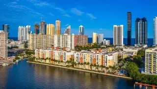 Propiedad en alquiler con 2 dormitorios y 2 baños en Sunny Isles Beach
