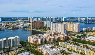 Propiedad en alquiler con 2 dormitorios y 2 baños en Sunny Isles Beach