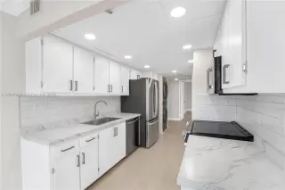 Propiedad en alquiler con 3 dormitorios y 3 baños en Sunny Isles Beach