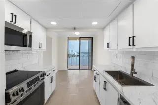 Propiedad en alquiler con 3 dormitorios y 3 baños en Sunny Isles Beach