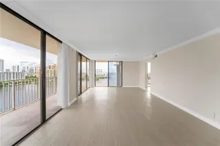 Propiedad en alquiler con 3 dormitorios y 3 baños en Sunny Isles Beach