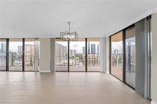 Propiedad en alquiler con 3 dormitorios y 3 baños en Sunny Isles Beach