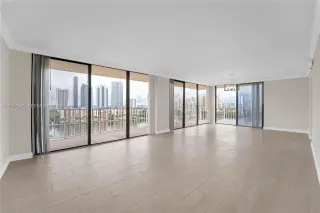 Propiedad en alquiler con 3 dormitorios y 3 baños en Sunny Isles Beach