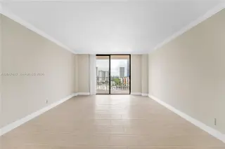 Propiedad en alquiler con 3 dormitorios y 3 baños en Sunny Isles Beach