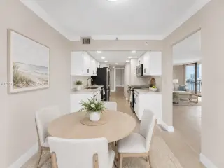 Propiedad en alquiler con 3 dormitorios y 3 baños en Sunny Isles Beach