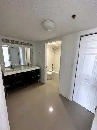 Propiedad en alquiler con 2 dormitorios y 2 baños en Aventura