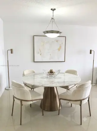 Propiedad en alquiler con 1 dormitorio y 1.5 baños en Sunny Isles Beach
