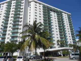 Propiedad en alquiler con 1 dormitorio y 1.5 baños en Sunny Isles Beach