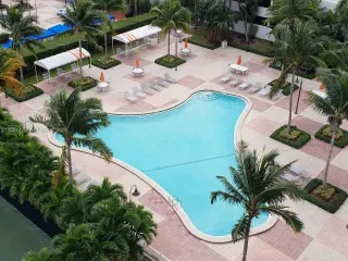 Propiedad en alquiler con 1 dormitorio y 1.5 baños en Sunny Isles Beach