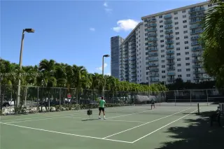 Propiedad en alquiler con 1 dormitorio y 1.5 baños en Sunny Isles Beach