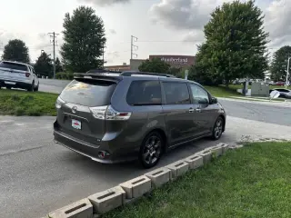 Toyota Sienna 2015