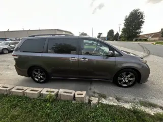 Toyota Sienna 2015