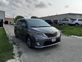 Toyota Sienna 2015