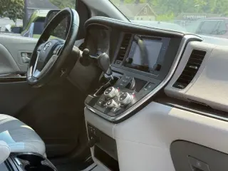 Toyota Sienna 2016