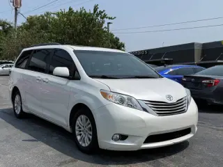 Toyota Sienna 2016