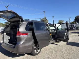 Toyota Sienna 2013