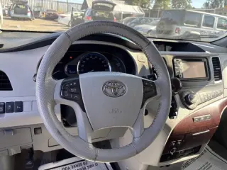 Toyota Sienna 2013