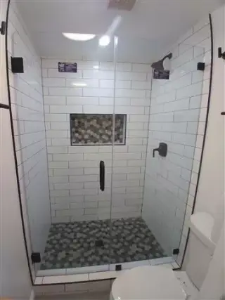 SHOWER DOORS/Ventanas a medida