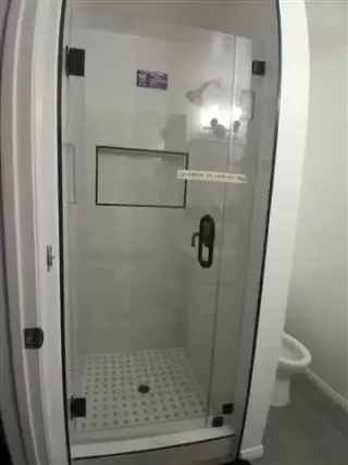 SHOWER DOORS/Ventanas a medida
