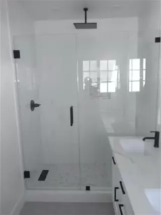 SHOWER DOORS/Ventanas a medida