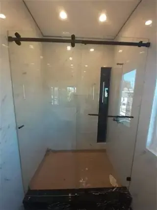 SHOWER DOORS/Ventanas a medida