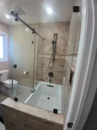 SHOWER DOORS/Ventanas a medida