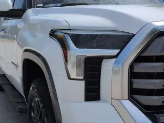 Toyota Tundra 2023 4x4 Limited HV 4p CrewMax Cab Camioneta SB