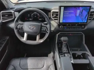 Toyota Tundra 2023 4x4 Limited HV 4p CrewMax Cab Camioneta SB