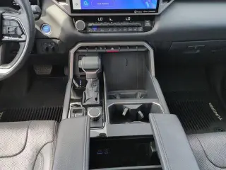 Toyota Tundra 2023 4x4 Limited HV 4p CrewMax Cab Camioneta SB