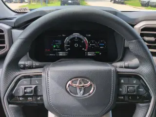Toyota Tundra 2023 4x4 Limited HV 4p CrewMax Cab Camioneta SB