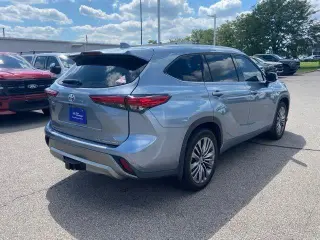Toyota Highlander 2021 AWD Platinum 4dr SUV