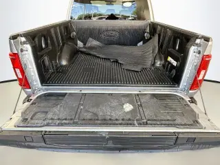 Ford F-150 2023 4x4 Platinum 4p SuperCab 6.1 ft. CA