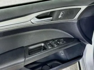 Ford Fusion Hybrid 2019 SE 4p Sedan