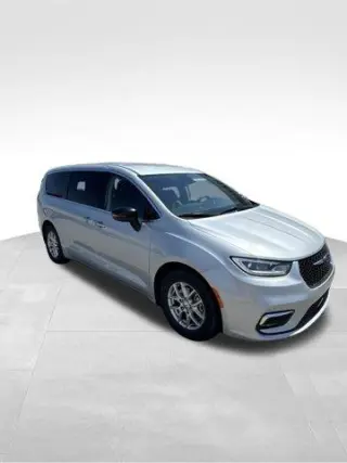 Chrysler Pacifica 2024 Touring L Minivan 4p