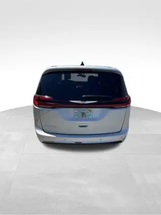 Chrysler Pacifica 2024 Touring L Minivan 4p
