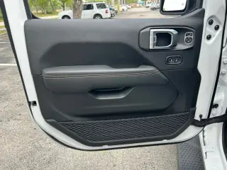 Jeep Wrangler 2024 4x4 Sahara 4p SUV