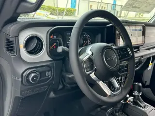 Jeep Wrangler 2024 4x4 Sahara 4p SUV