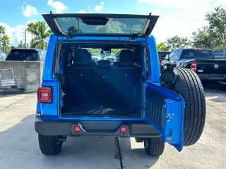 Jeep Wrangler 2024 4x4 Sahara 4p SUV