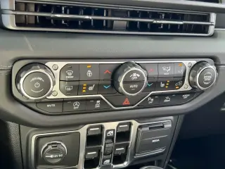 Jeep Wrangler 2024 4x4 Sahara 4p SUV