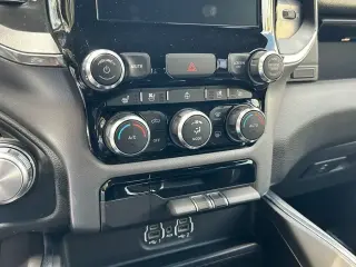 Ram 1500 2024 4x2 Laramie 4p Camión Cabina Doble 5.6 ft. SB
