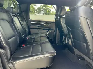 Ram 1500 2024 4x2 Laramie 4p Camión Cabina Doble 5.6 ft. SB