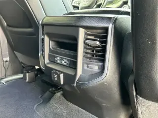 Ram 1500 2024 4x2 Laramie 4p Camión Cabina Doble 5.6 ft. SB