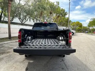 Ram 1500 2024 4x2 Laramie 4p Camión Cabina Doble 5.6 ft. SB